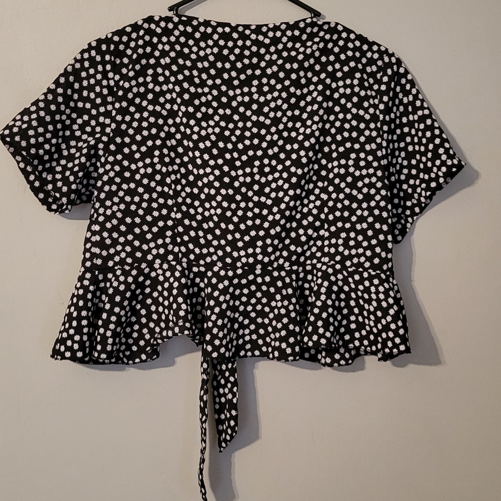 🍍SHEIN TOP - Picture 3 of 5